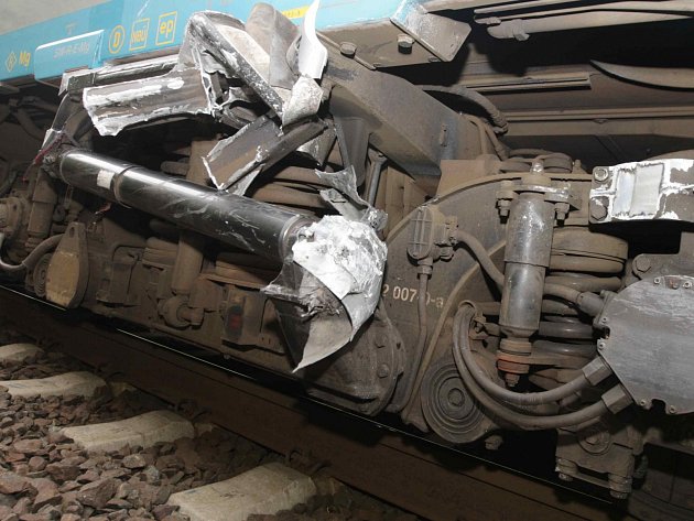 U Moravského Krumlova se srazil vlak s autem. Řidiče převezli do nemocnice