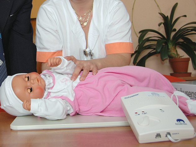 Novorozené děti bude v Třebíči hlídat deset nových monitorů dechu