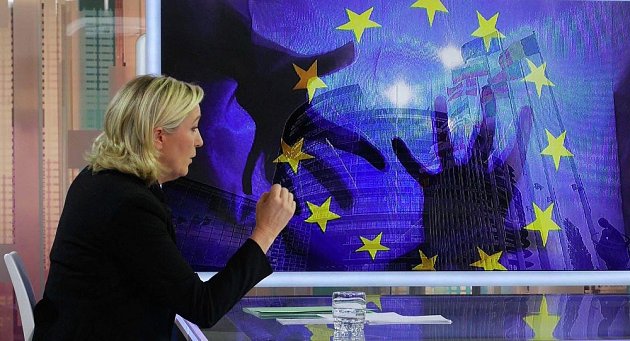 Předsedkyně francouzské krajně pravicové Národní fronty Marine Le Penová slíbila, že když se stane prezidentkou Francie, uzná Krym za ruský.