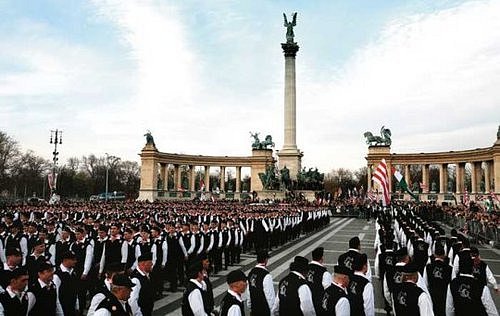 V Maďarsku je už dlouhou dobu druhou nejsilnější stranou pravicově fašistický Jobbik neboli Hnutí za lepší Maďarsko.