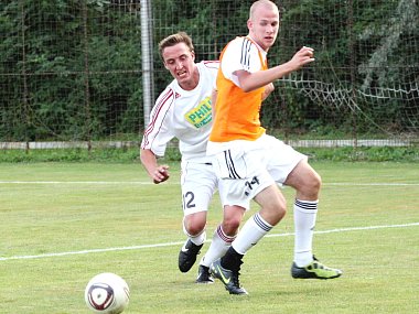 Přípravný fotbalový zápas Blšany (v oranžovém) - Velká Černoc (v bílém).