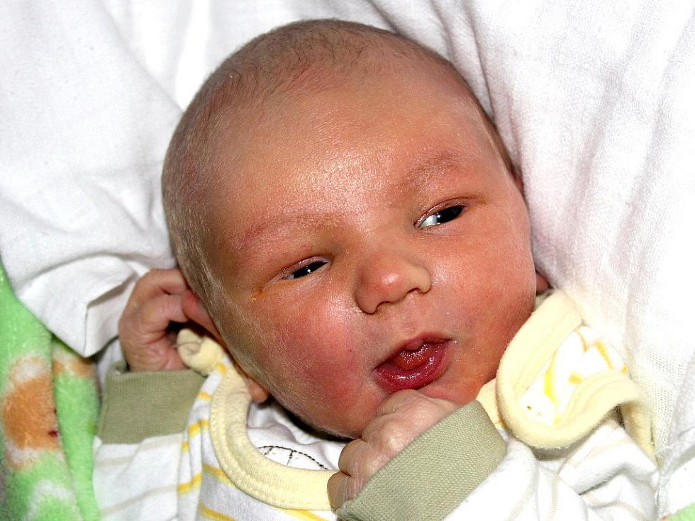 Mamince Karolíně Kračkové z Mostu se 3. ledna ve 2 hodiny narodil syn <b>Šimon</b> <b>...</b> - mo_simon_novotny_galerie-980