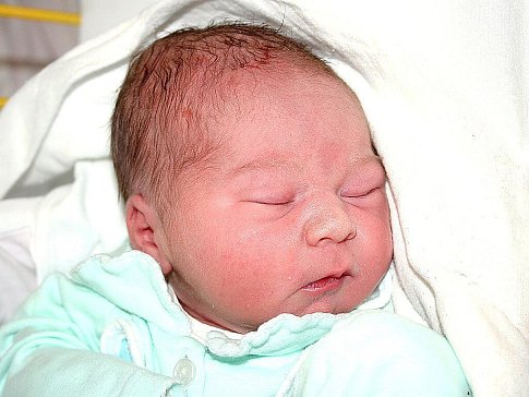 Mamince Petře Hudcové z Mostu se 20. srpna v 10.25 hodin narodil syn <b>Ondřej</b> <b>...</b> - mo_ondrej_hudec_denik-485