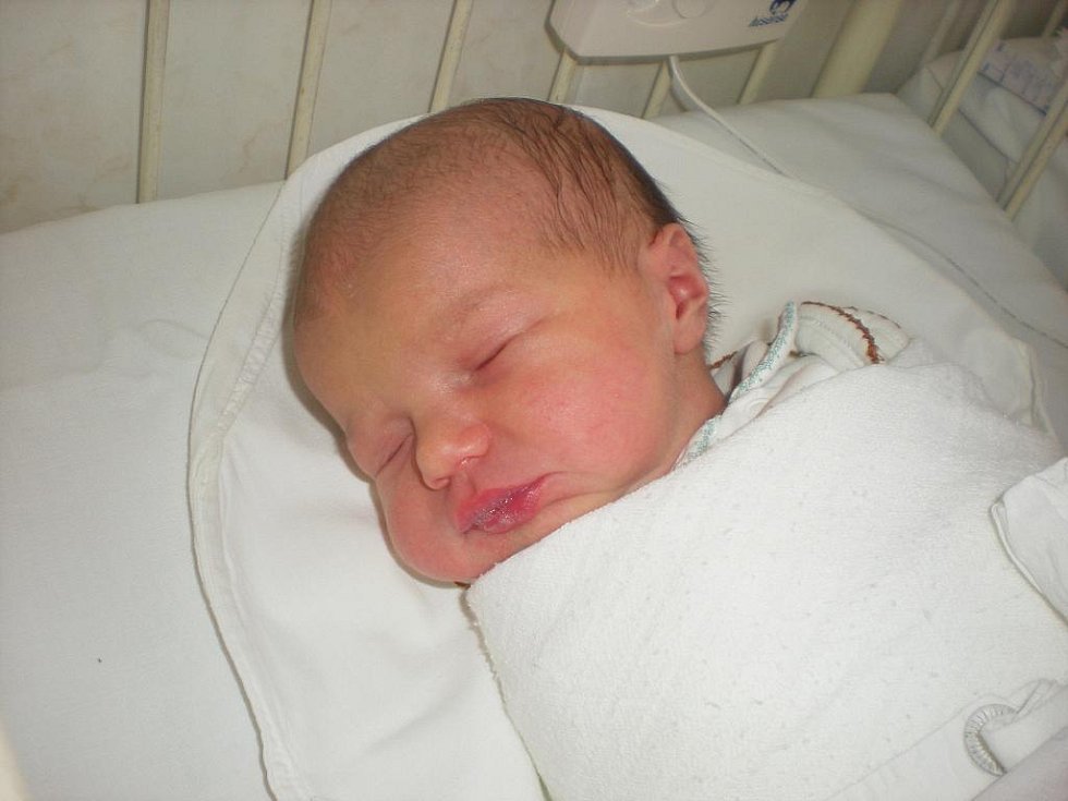 Karolína Sládková se narodila 6. února v Čáslavi. Vážila 3350 gramů a měřila 51 - karol_na_sl_dkov___galerie-980