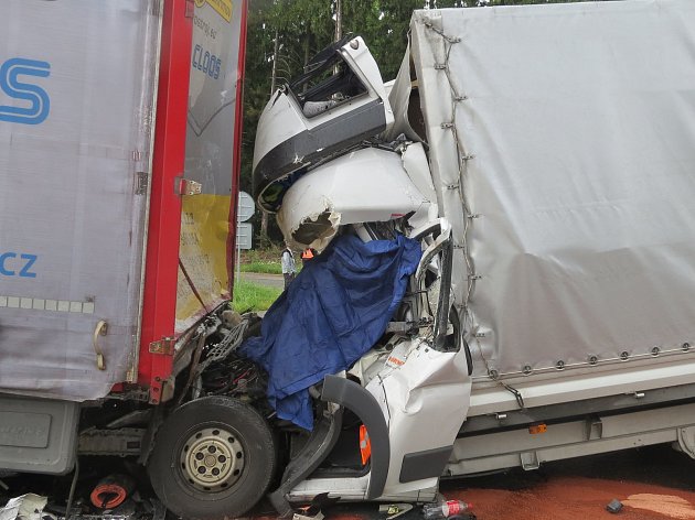 Středeční nehoda na D1: Mladý řidič se nevěnoval řízení, a to ho stálo život