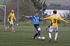 Fotbalisté Valašského Meziříčí B (žluté dresy) doma prohráli s Podlesím 3:4 po penaltách. 