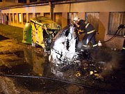 Požár plastových kontejnerů v ulici T. G. Masaryka v Novém Městě nad Metují. 