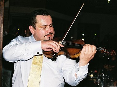 Sezonu Kruhu přátel hudby v Třebíči zahájí houslový virtuos