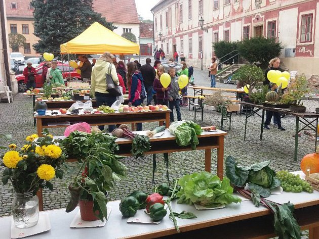 OBRAZEM: Jablkobraní s dýněmi přilákalo stovky lidí