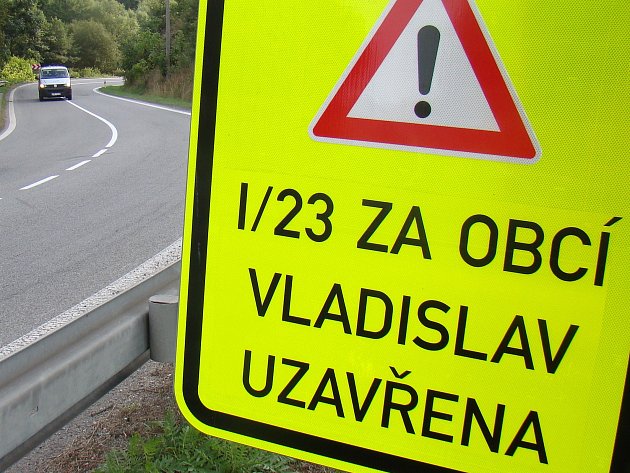 Silnice u Vladislavi bude otevřena zřejmě v úterý