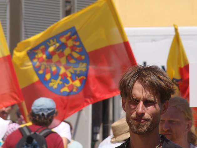 Moravská vlajka zavlála na obecních úřadech