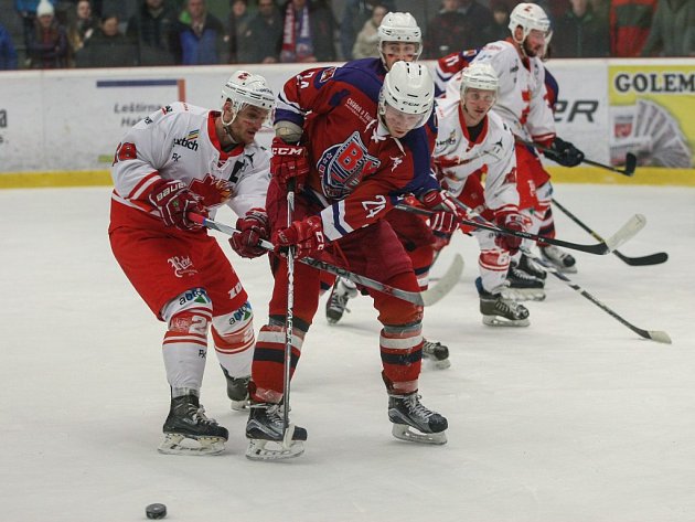 Bruslaři získali díky druhé třetině mečbol