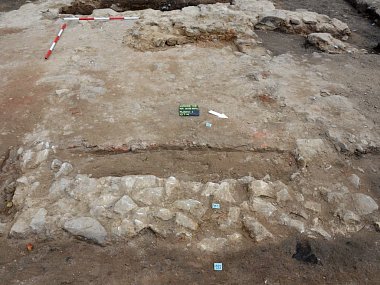 Archeologové objevili na náměstí v Jaroměřicích pozůstatky středověku