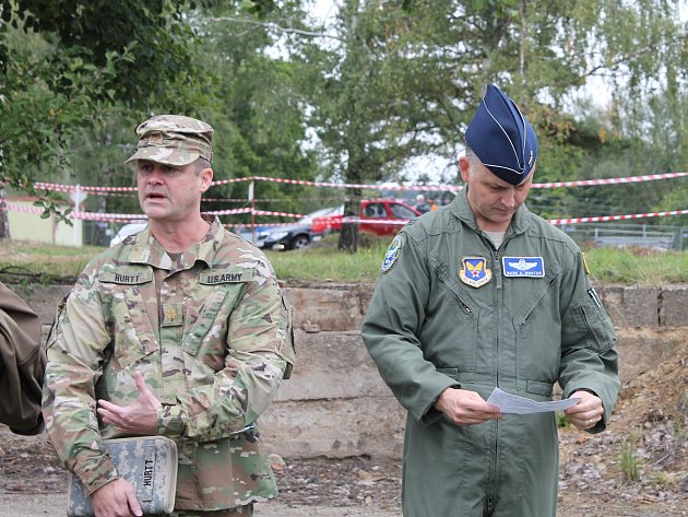 Bombardéry duněly, cvičení Ample Strike o sobě dalo vědět