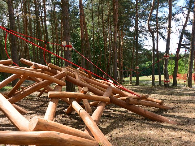 U hvězdárny v Třebíči je nové lanové hřiště pro děti