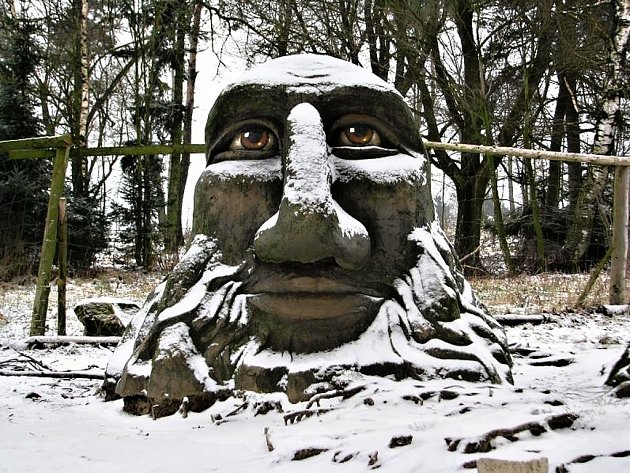 Nabídky na nové betonové sochy v krajině nyní Michal Olšiak odmítá