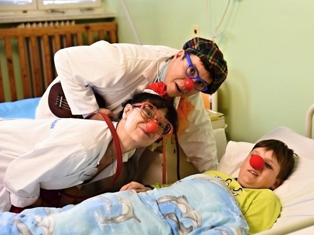 OBRAZEM: Zdravotní klauni potěšili děti v nemocnici