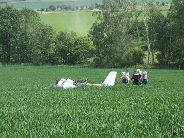 U Křižanova havarovalo letadlo, jeden člověk zemřel