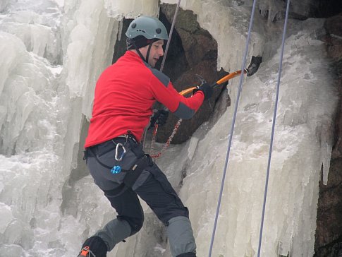 Ledová stěna ve Víru poskytuje adrenalin, sport i zábavu