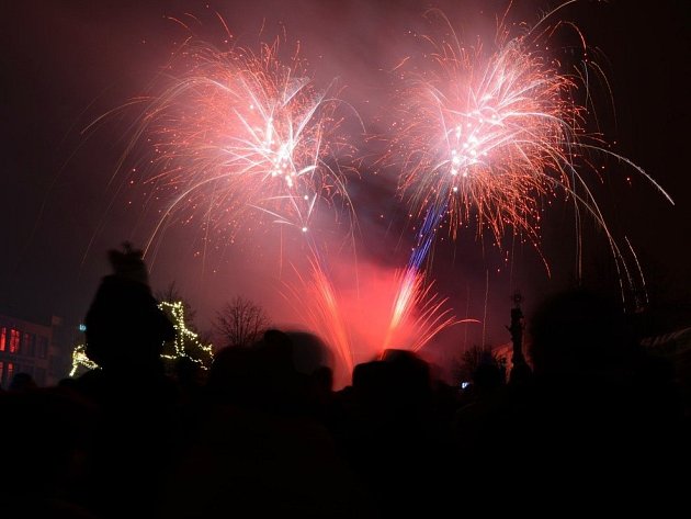 Příchod nového roku o půlnoci oslaví jen na náměstí v Bystřici
