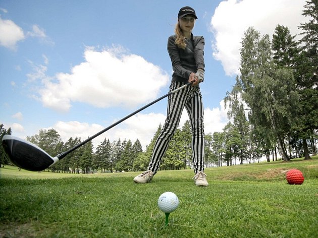 Golfisté hrají prestižní turnaj ve Svratce