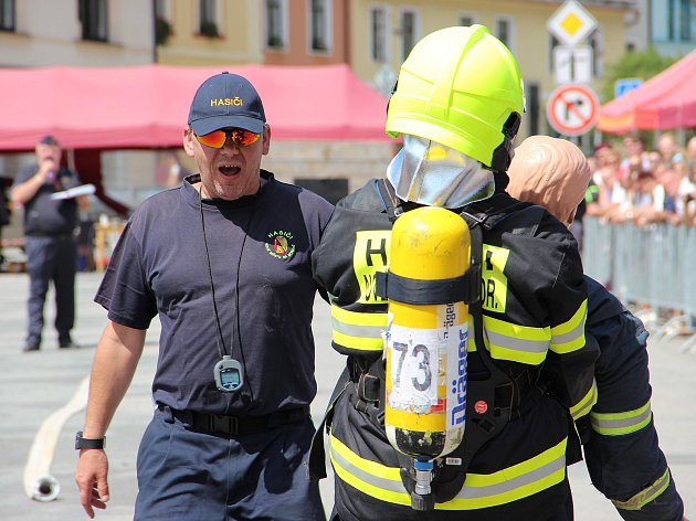OBRAZEM: Železní hasiči se koupali ve vlastním potu