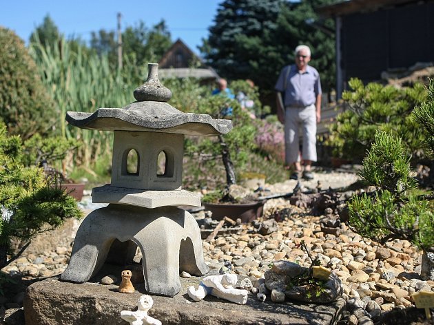 OBRAZEM: Do japonské zahrady lze vstoupit branou torii