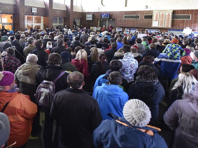 Lidé v Křižanově demonstrovali za obnovení zastávek rychlíků