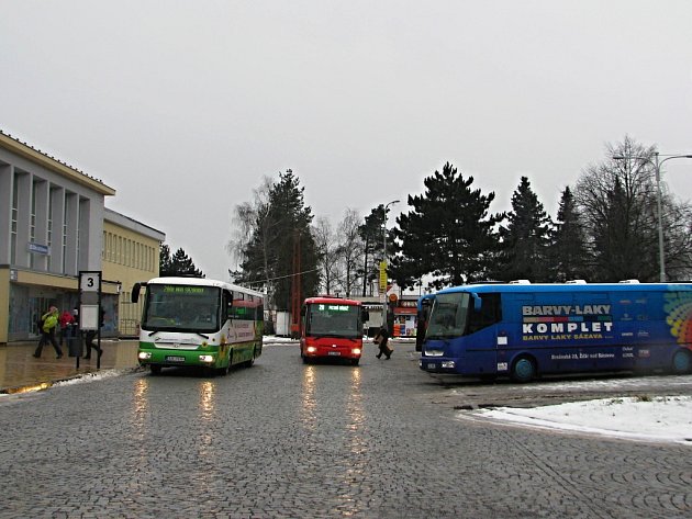 Autobusy přivezou lidi dříve do práce