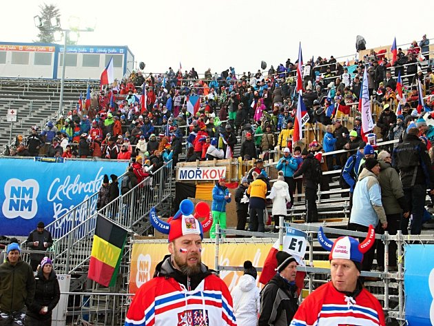 Fanoušci biatlonu obsadili Vysočina Arenu dlouho před závodem