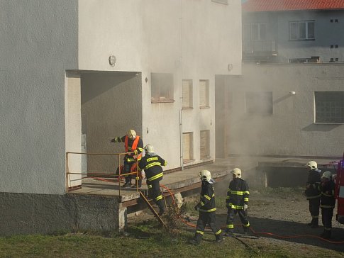 Ve Žďáře vzplál sklad pyrotechniky, jeden člověk utrpěl popáleniny