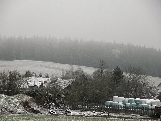 OBRAZEM: Žďársko pokryl sněhový poprašek