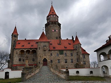 denik.cz - hrad bouzov