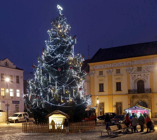 Vánoční strom na náměstí v Litovli