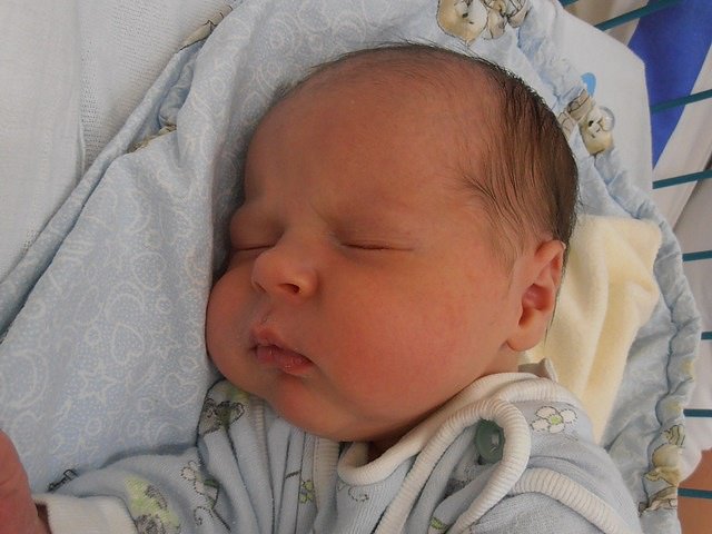 3,70 kg – to byla porodní váha, kterou se po narození mohl pochlubit chlapec Daniel Steinbauer. Narodil se v pondělí 2. 3. 2015 ve 12 hodin a 35 minut. - 0307cb-mim6-steinbauer_galerie-980