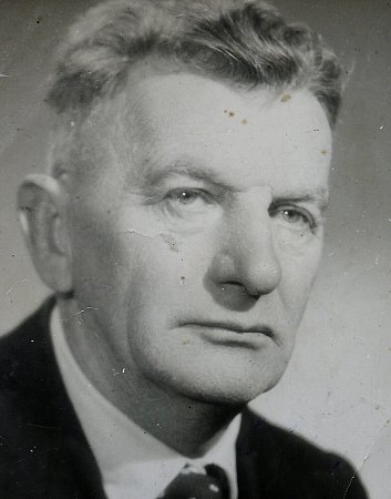 JAN COUFAL byl vyučený tesař. Narukoval v devatenácti letech na začátku války a vrátil se v roce 1918. Měl tři dcery.   