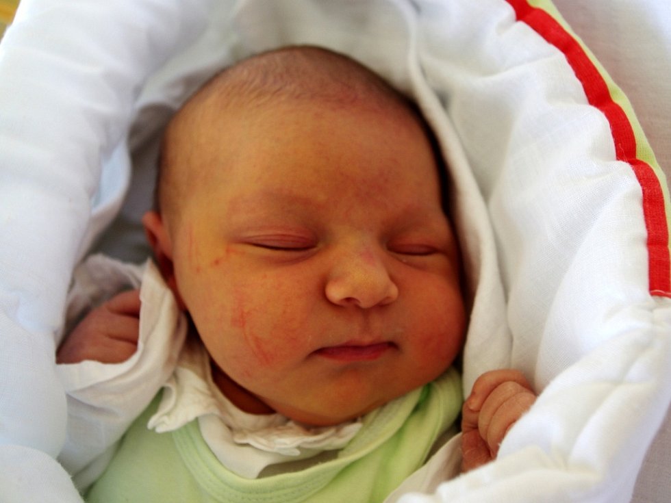 Eliška Kvasničková, se narodila v ústecké porodnici dne 27. 8. 2013 (14.09 - 20130831-eliska-kvasnickova-miminka_galerie-980