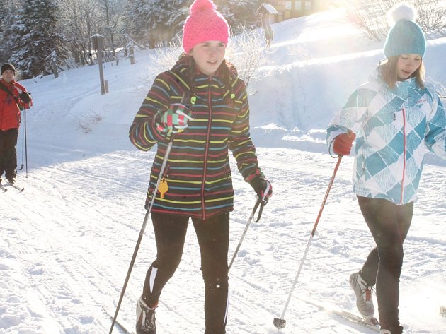 Do lyžařské turistiky znovu tečou peníze. I přes bídné zimy