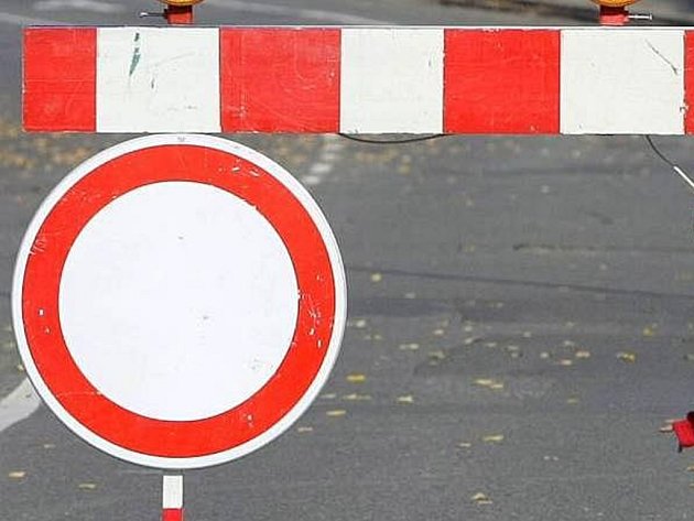 Na silnici do Valče bude stát značka zákaz vjezdu