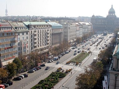 Václavské náměstí s auty