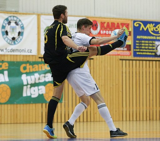 FC Démoni Česká Lípa - 1. FC Nejzbach Vysoké Mýto 1:7 (0:3).