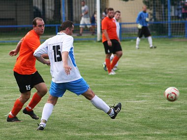 Dohrávka druhého předkola krajského poháru FAČR Křenovice – Bučovice skončila po devadesáti minutách 1:1. Na pokutové kopy postoupily Bučovice poměrem 6:5.