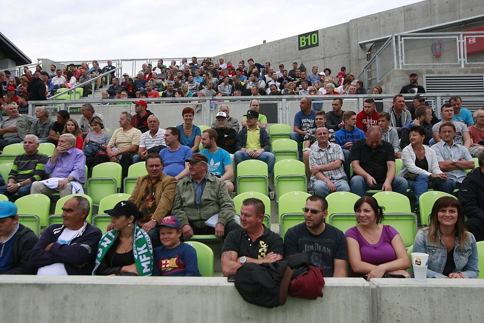 http://g.denik.cz/72/3c/6-160807-karvina-fotbalovy-stadion_galerie-980.jpg