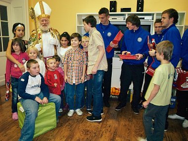 Fotbalisté FK Varnsdorf potěšili děti.