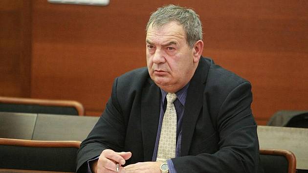 Liberecký okresní soud zprostil komunistického exposlance Vondrušku obžaloby za údajné bití politického vězně. Vondruška byl podezřelý, že jako vychovatel na začátku 80. let bil vězně Jiřího Wolfa.