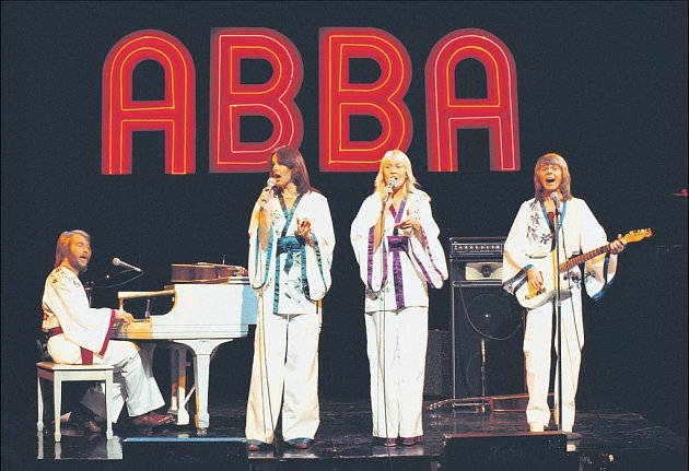 Švédská skupina ABBA vydala během své existence osm řadových alb a dodnes prodala přes 400 milionů kopií.