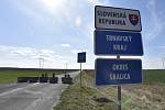 Hraniční přechod Sudoměřice - město/Skalica na Hodonínsku mezi Českem a Slovenskem, který byl uzavřen v rámci opatření slovenské vlády proti šíření koronaviru. Snímek je ze 14. března 2020