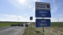 Hraniční přechod Sudoměřice - město/Skalica na Hodonínsku mezi Českem a Slovenskem, který byl uzavřen v rámci opatření slovenské vlády proti šíření koronaviru. Snímek je ze 14. března 2020