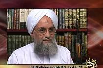 Lídr teroristické organizace Al-Káida Ajmán Zavahrí (na archivním snímku z roku 2007)