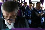 Netradiční předvolební debata Deníku: s politiky na cestě autobusem.